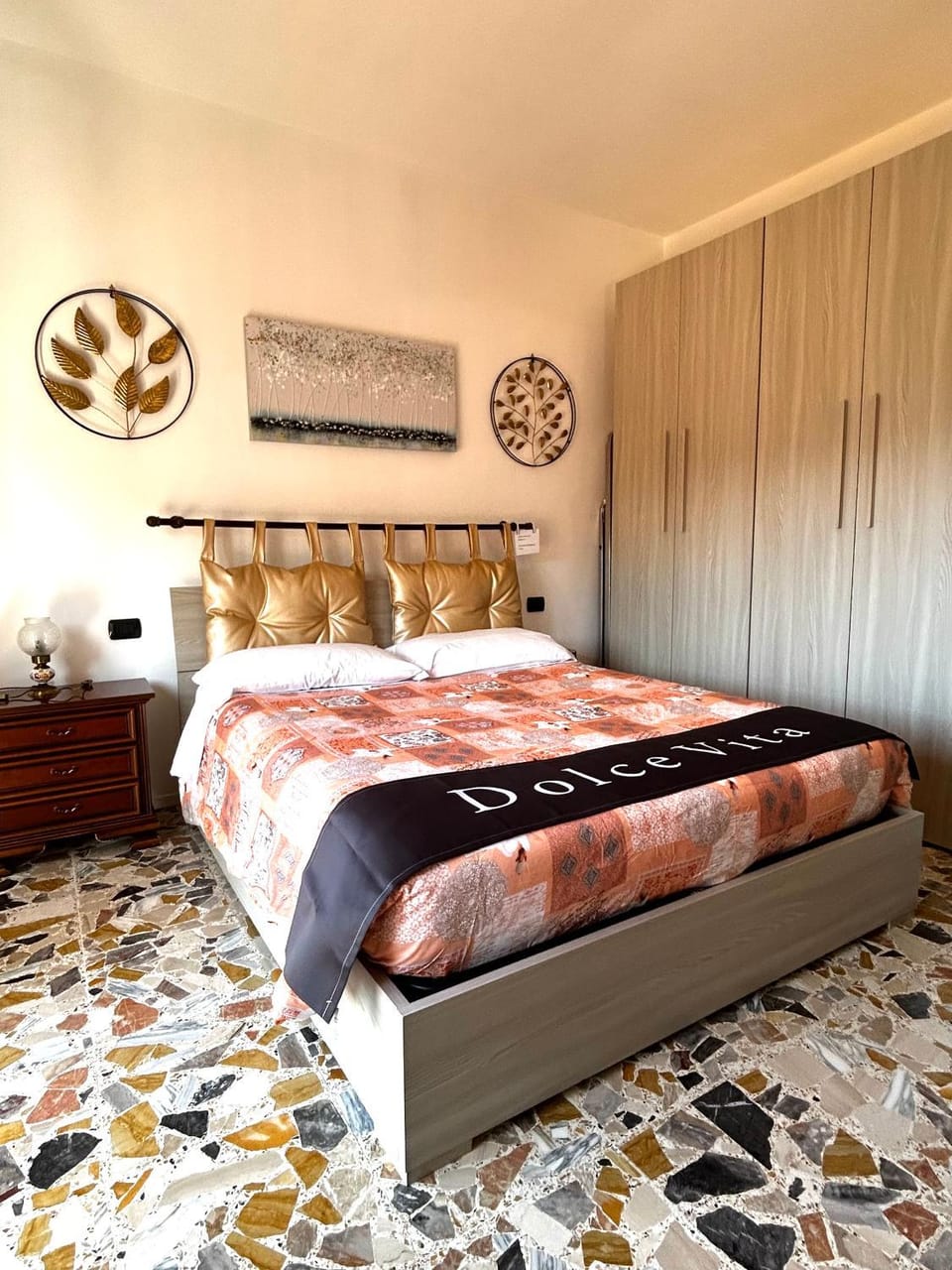 Bed, Photo of the whole room, Bedroom, wardrobe