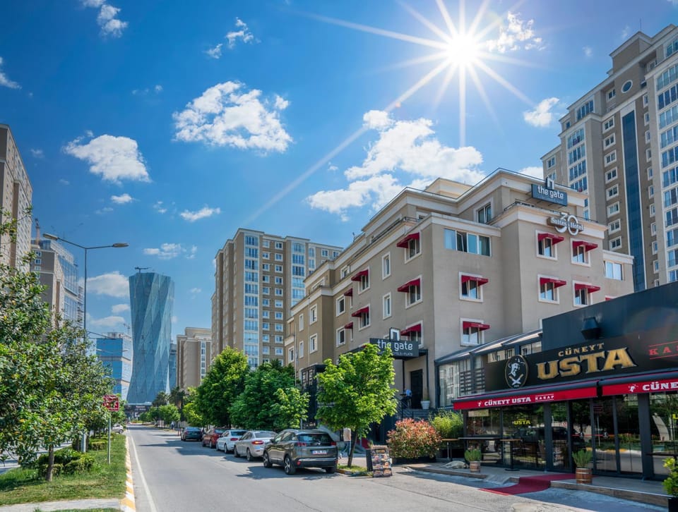 Property building, Nearby landmark, Neighbourhood, Street view, Location