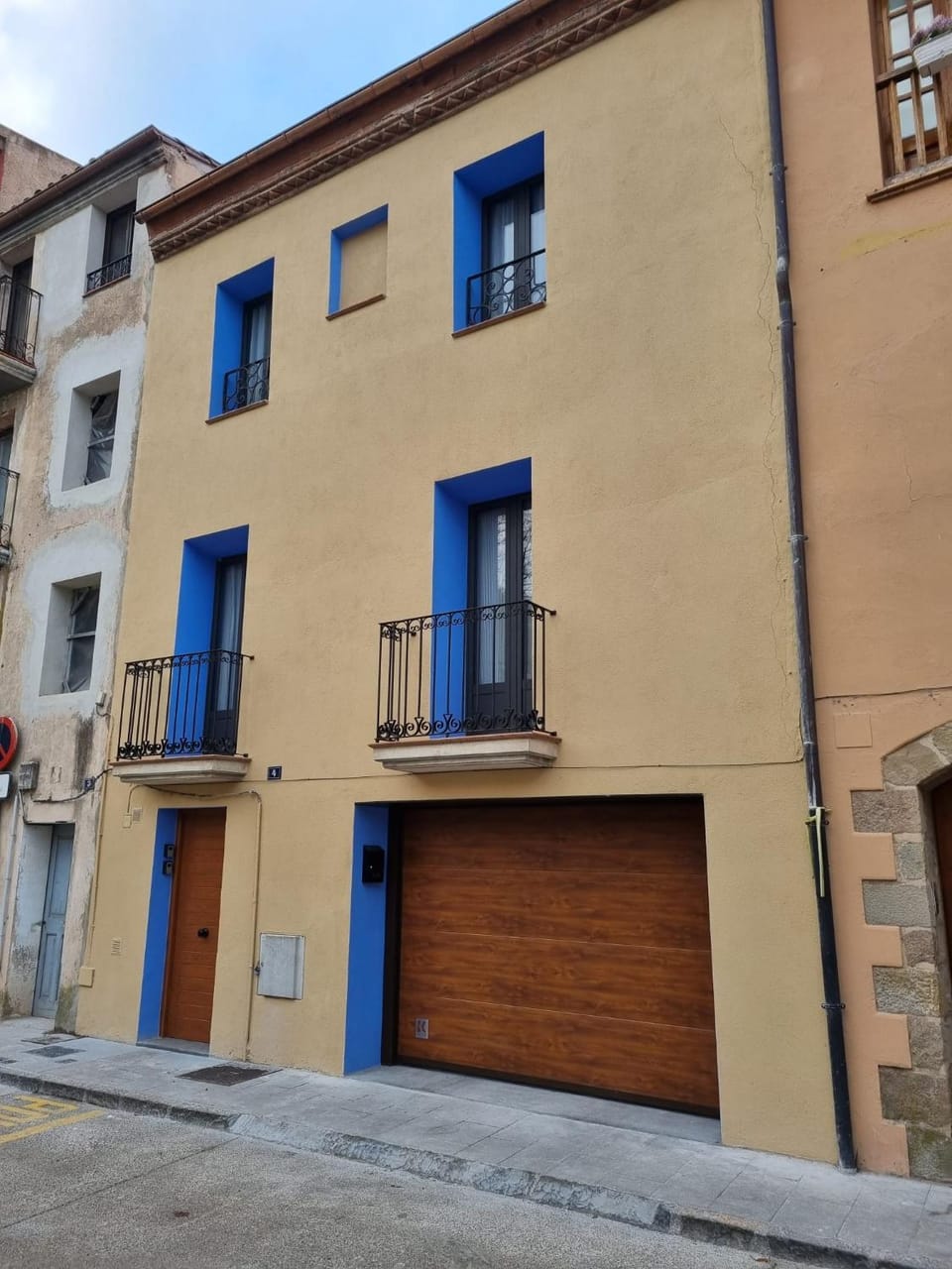 Property building, Facade/entrance