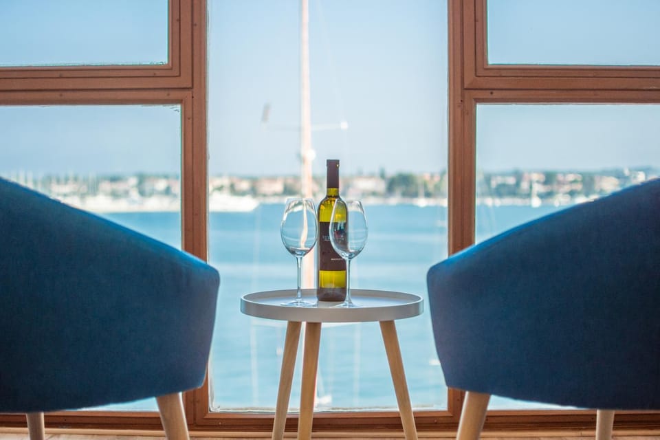 Day, Seating area, Sea view, Drinks