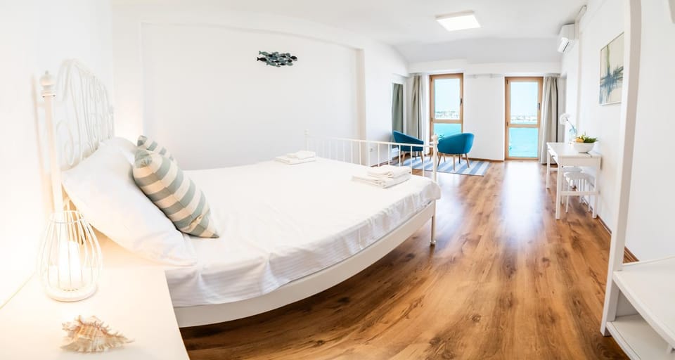 Spring, Bed, Photo of the whole room, Bedroom, Sea view