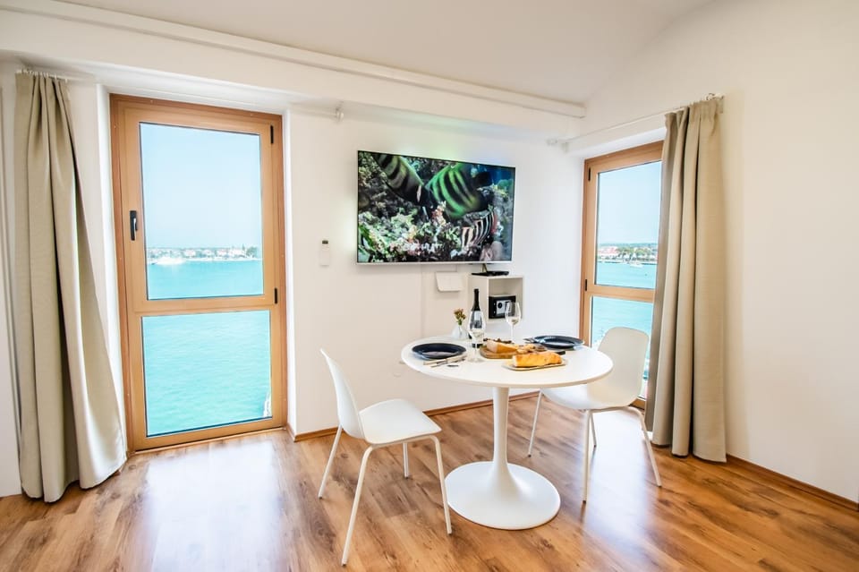 TV and multimedia, Seating area, Sea view, safe