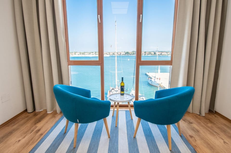 Bird's eye view, View (from property/room), Seating area, City view, Landmark view, Mountain view, Sea view