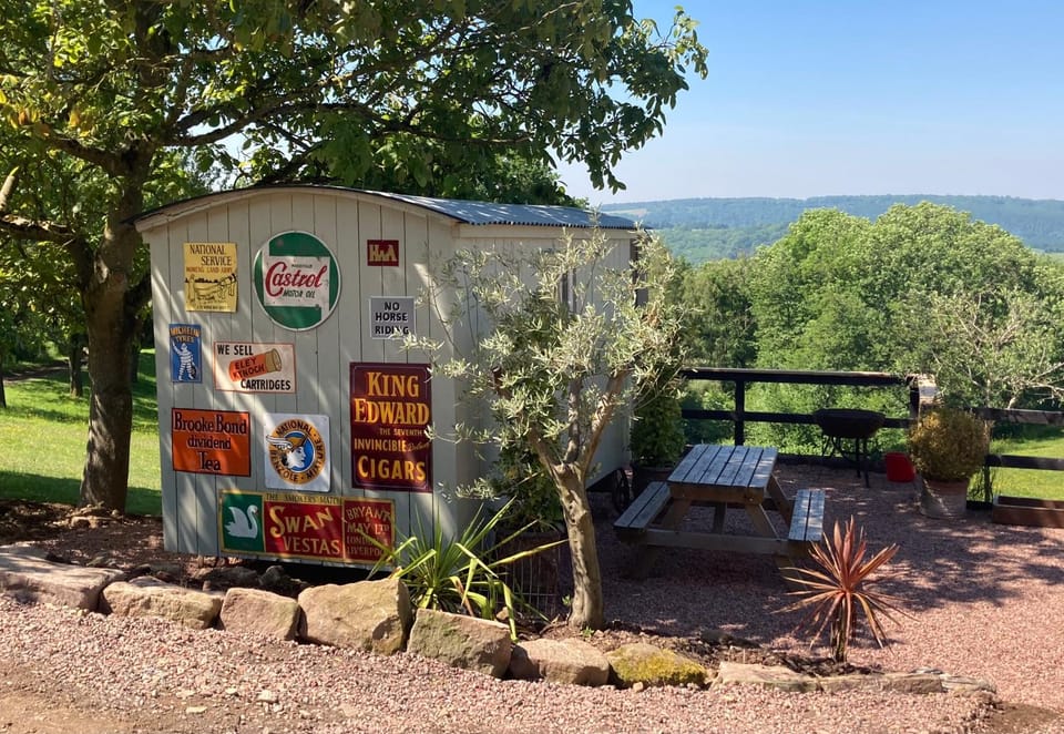 Pet Friendly - 2 Guests - Shepherds Hut House in Forest of Dean