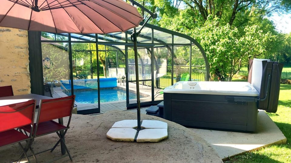 Patio, Natural landscape, Garden, Hot Tub, Garden view, Pool view, Swimming pool, Swimming pool, sunbed