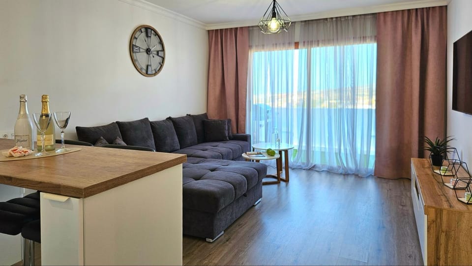 TV and multimedia, View (from property/room), Living room, Dining area