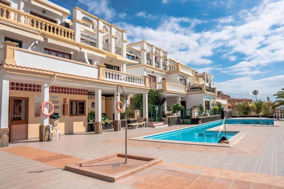 Property building, Swimming pool