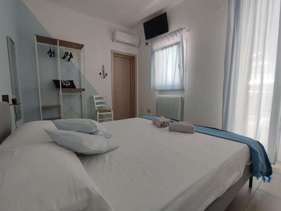Photo of the whole room, towels, wardrobe, air conditioner