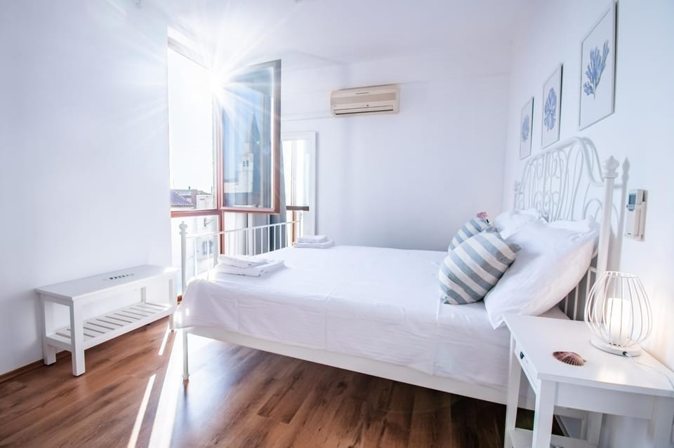 Bed, Bedroom, Landmark view, air conditioner