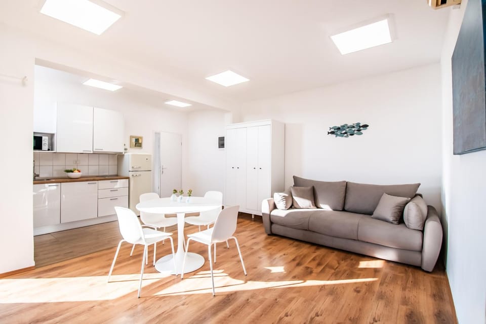 Kitchen or kitchenette, Seating area, Dining area, wardrobe, kitchen