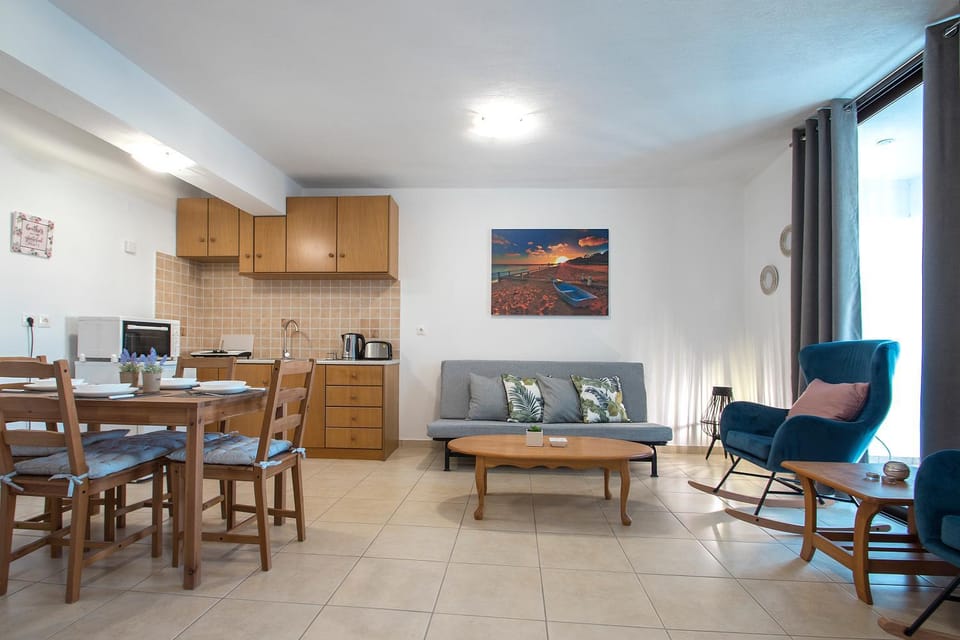 Seating area, Dining area
