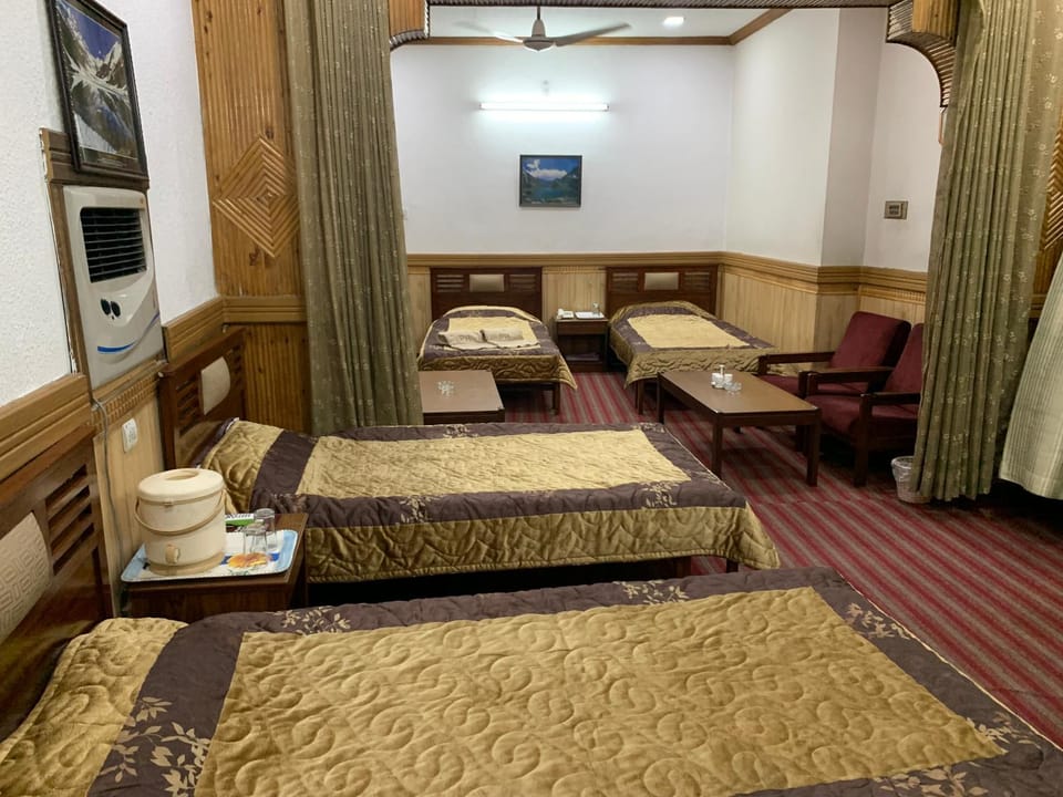 Photo of the whole room, Family