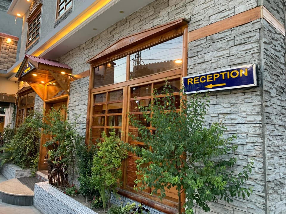 Facade/entrance