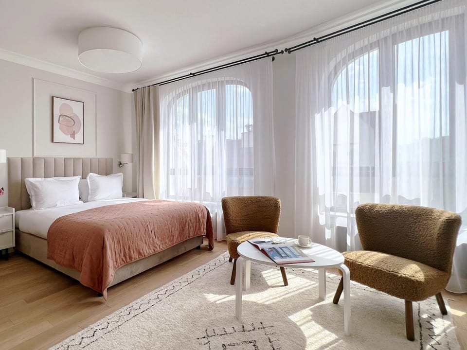Bed, View (from property/room), Living room, Photo of the whole room, Decorative detail, Seating area, Bedroom, Garden view, hair dresser