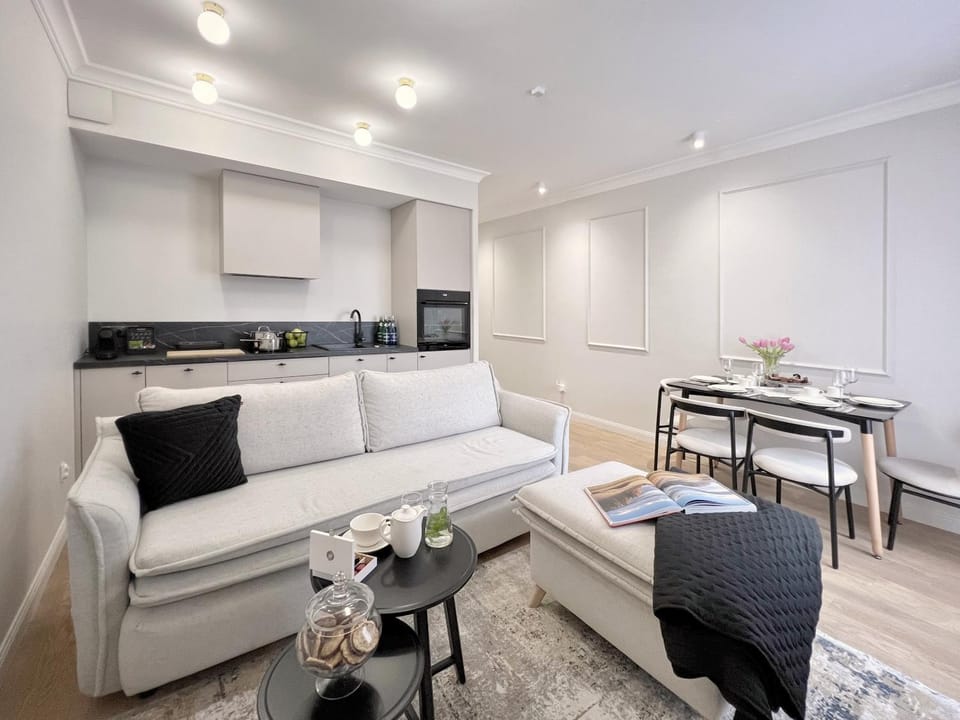 Coffee/tea facilities, Kitchen or kitchenette, Living room, Decorative detail, Seating area, Dining area, hair dresser, pet friendly, stove