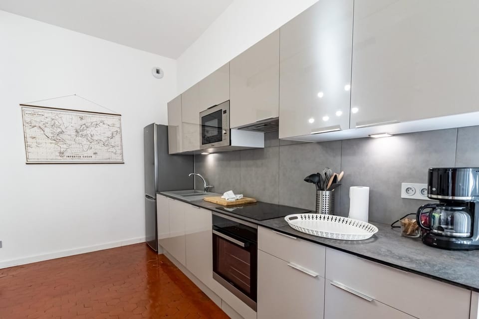 Kitchen or kitchenette