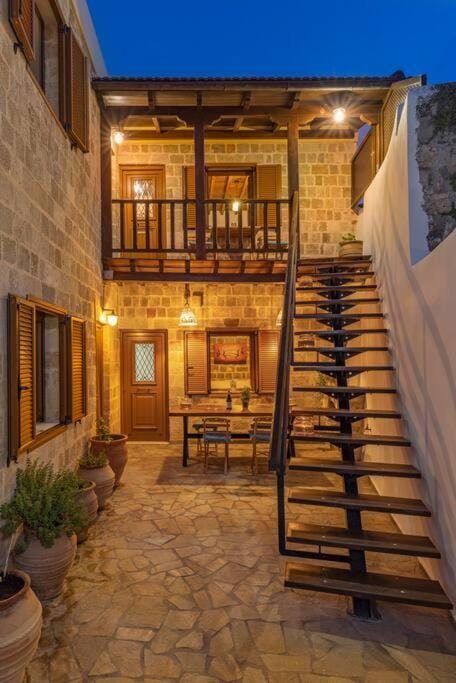 Property building, Patio, Facade/entrance