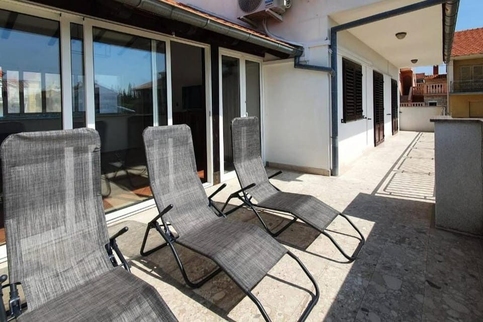 Balcony/Terrace, sunbed