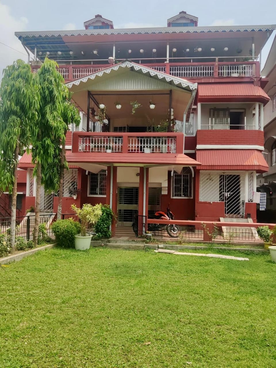 Property building, Facade/entrance, Garden