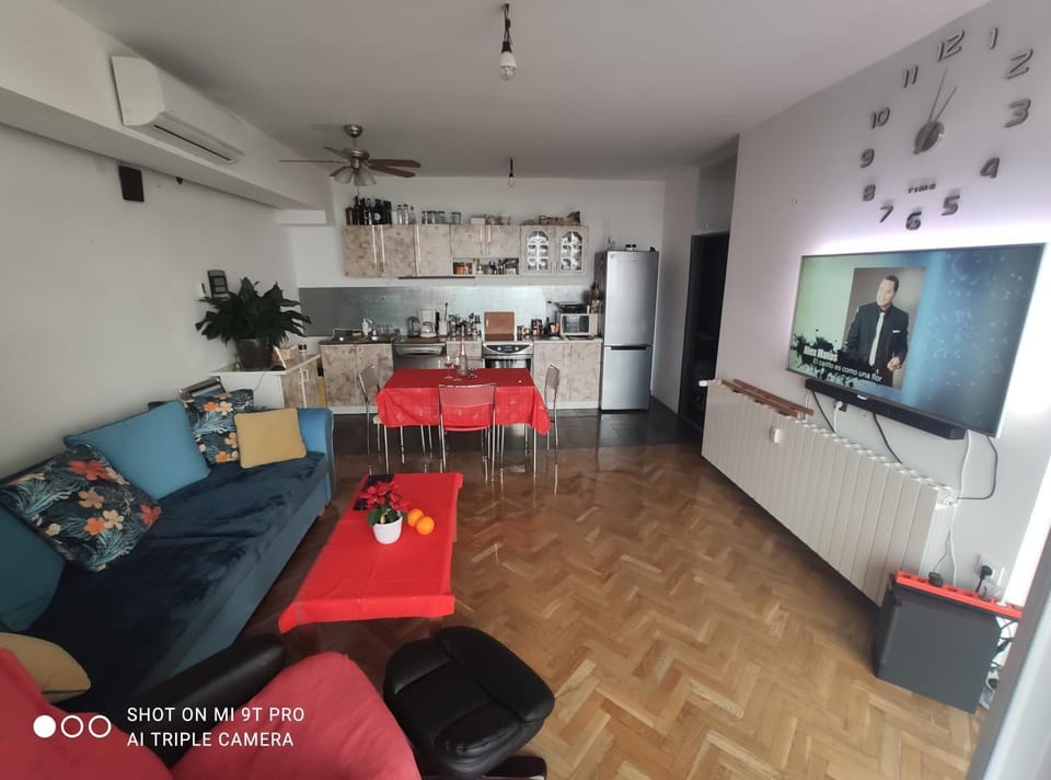 Kitchen or kitchenette, Living room