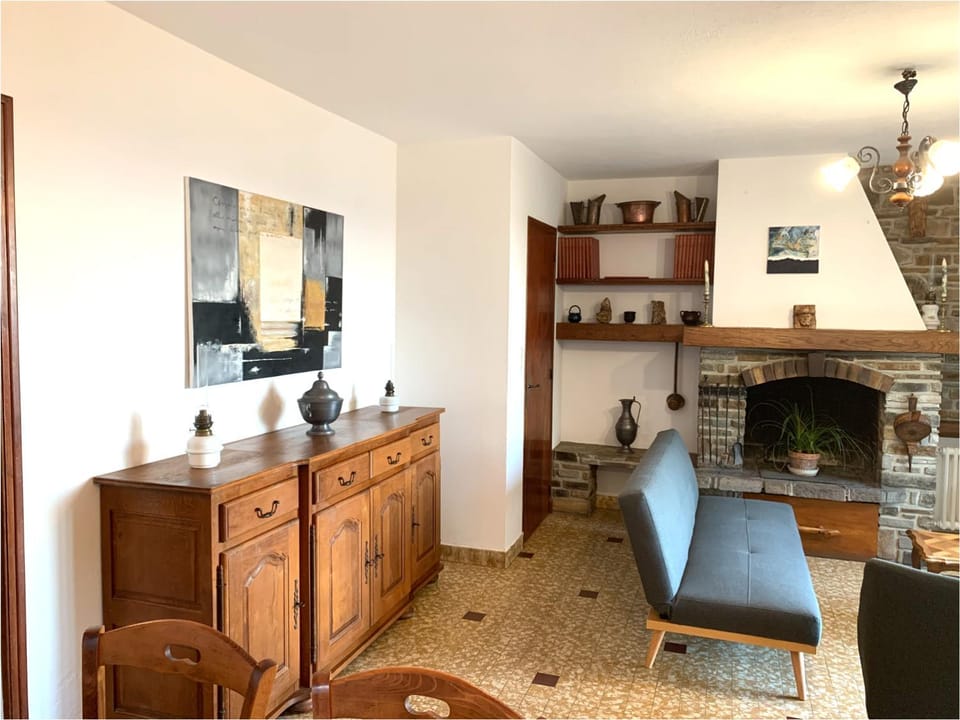 Communal lounge/ TV room, Living room, Seating area