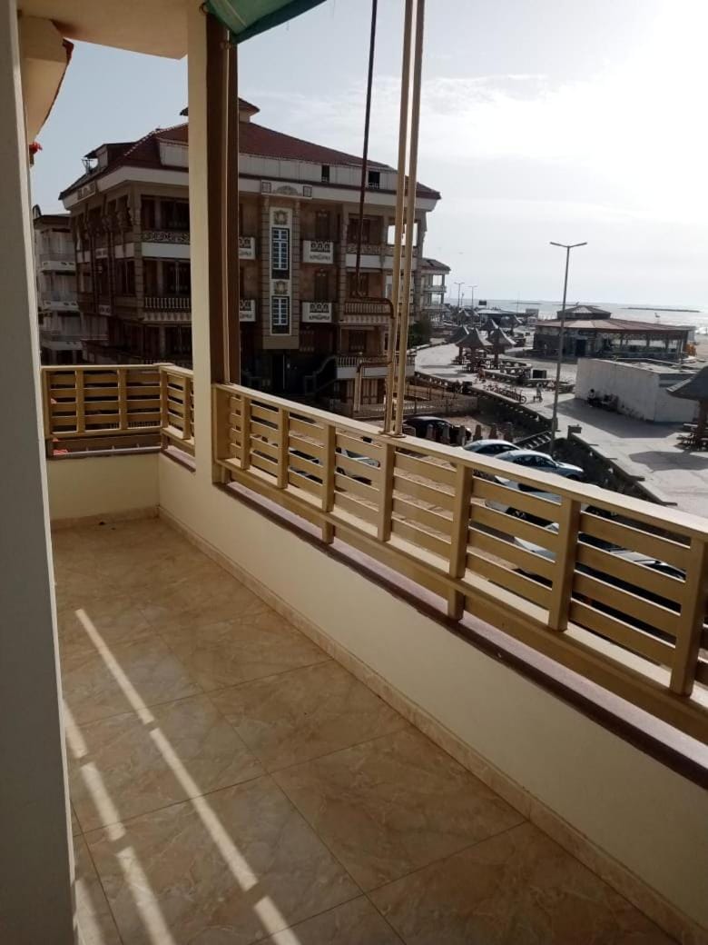 Neighbourhood, Balcony/Terrace, Sea view, Street view
