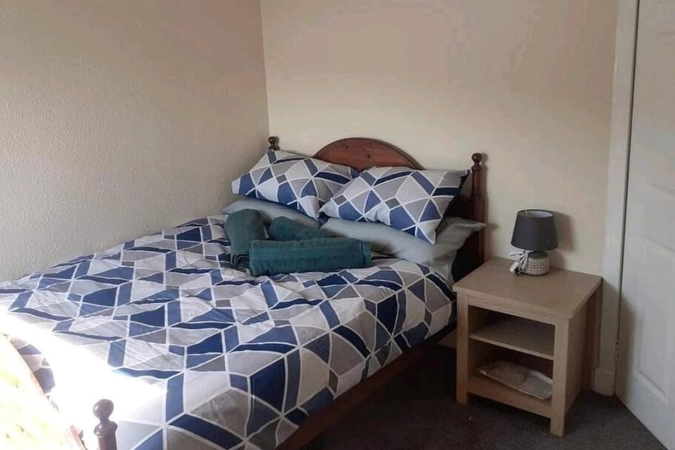 Loch Views Apartment Sleeps 2-Pets Ok-Free Parking Apartment in Campbeltown