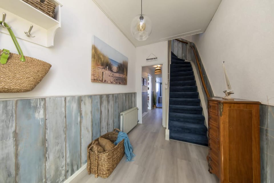 Nina's Beach House 2 " Free Parking " Apartment in Zandvoort