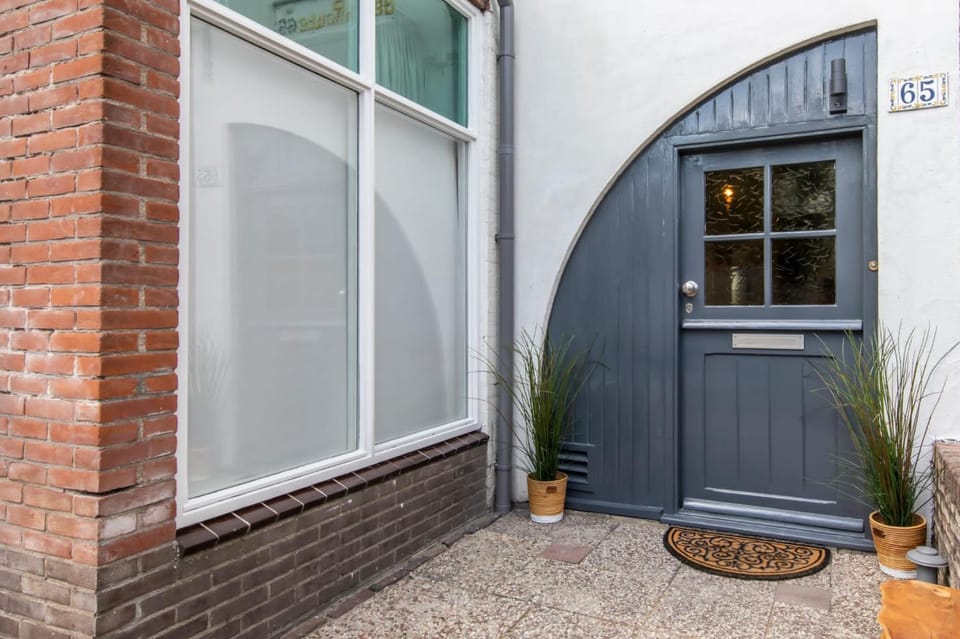 Nina's Beach House 2 " Free Parking " Apartment in Zandvoort