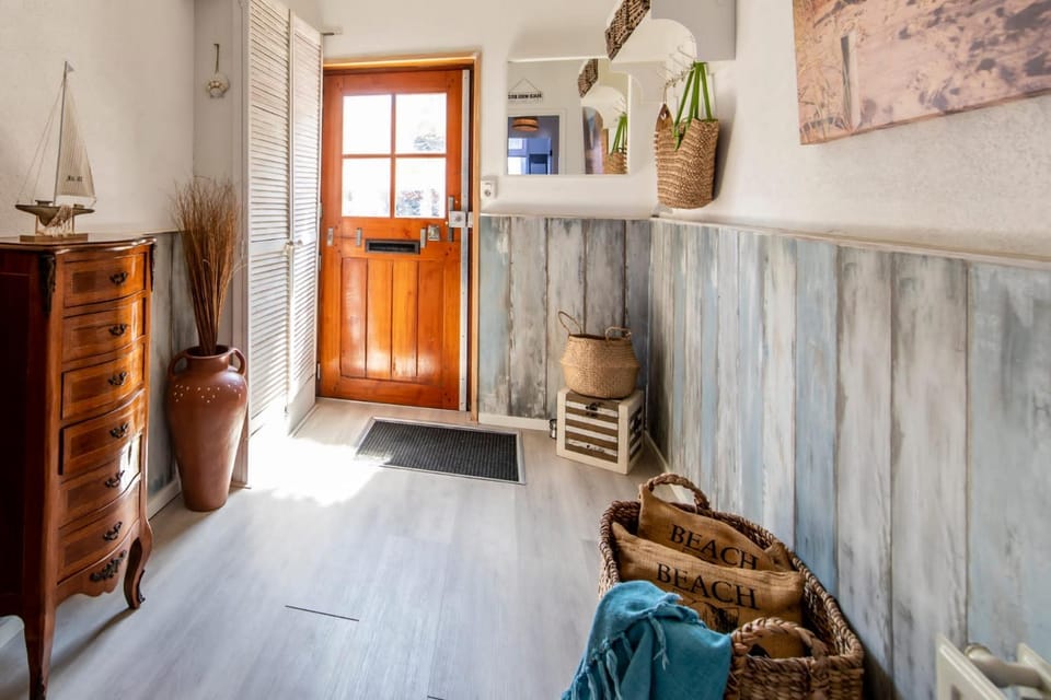 Nina's Beach House 2 " Free Parking " Apartment in Zandvoort