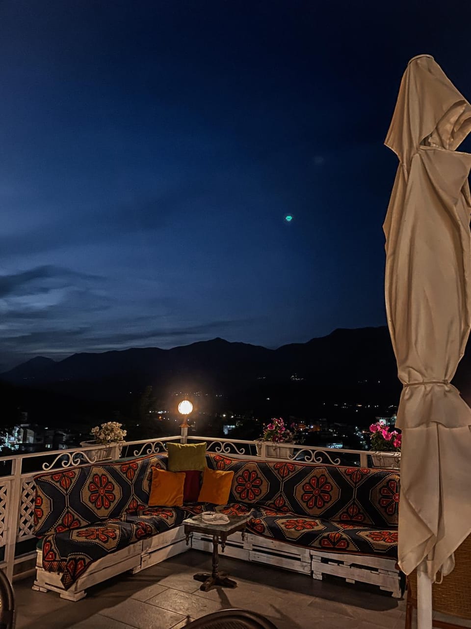 Night, Natural landscape, Balcony/Terrace, Mountain view