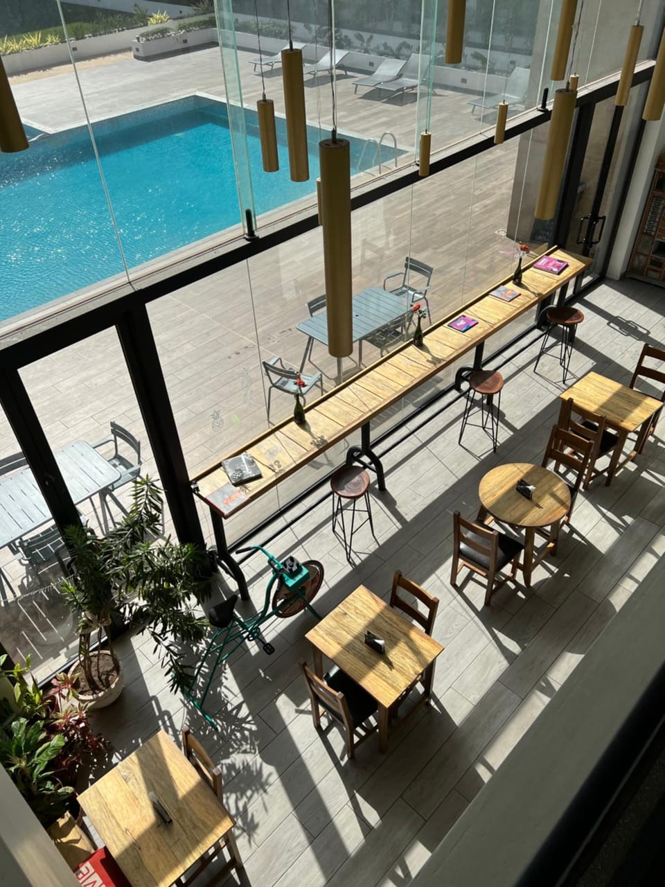 Restaurant/places to eat, Lounge or bar