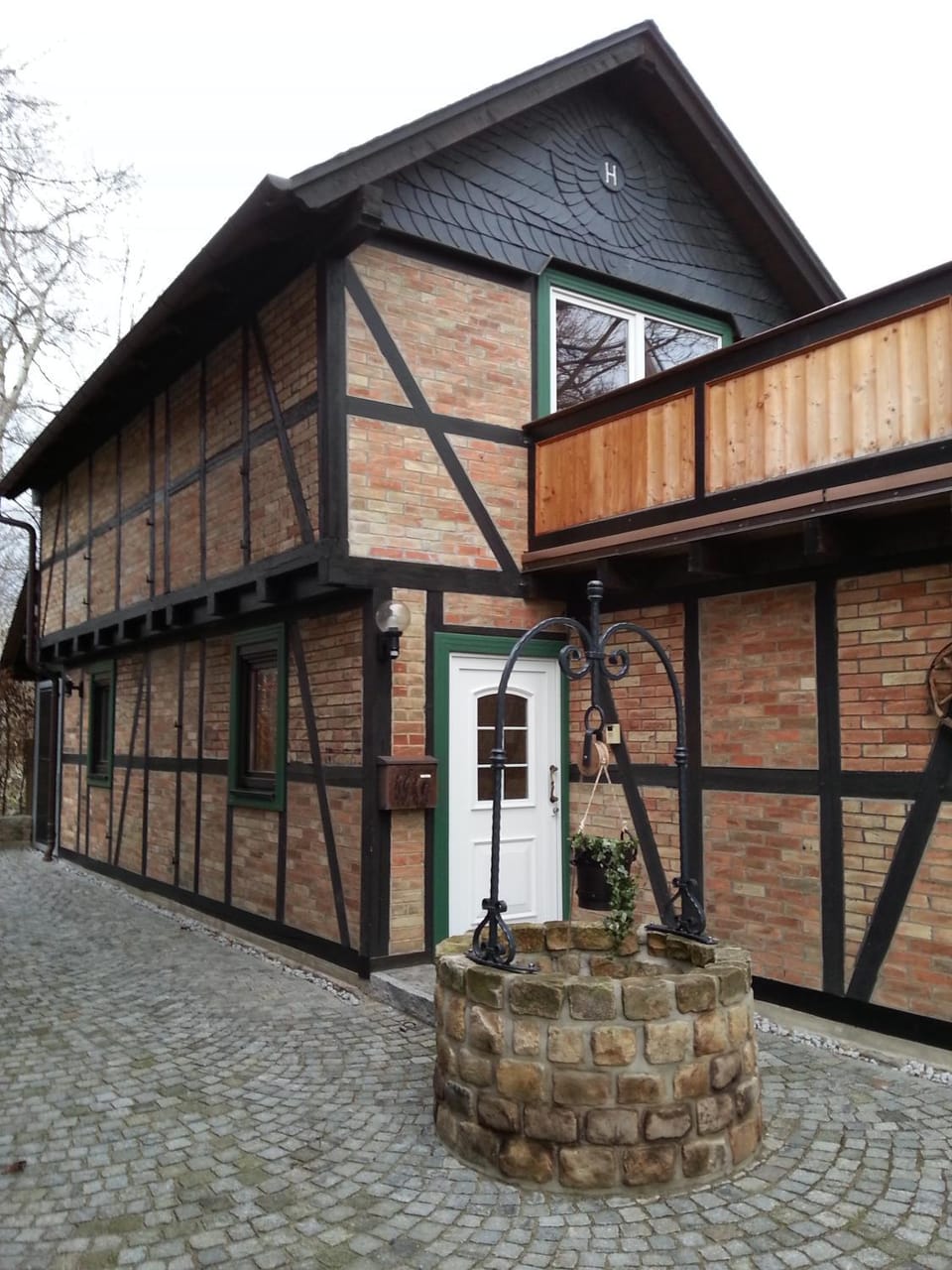 Facade/entrance