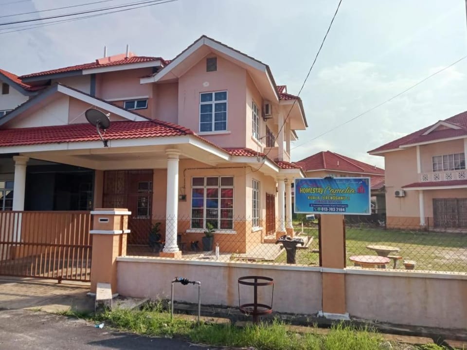 Orkid Camelia Homestay - Near Drawbridge, Mayang Mall, KTCC, Pasar Payang House in Terengganu, Malaysia