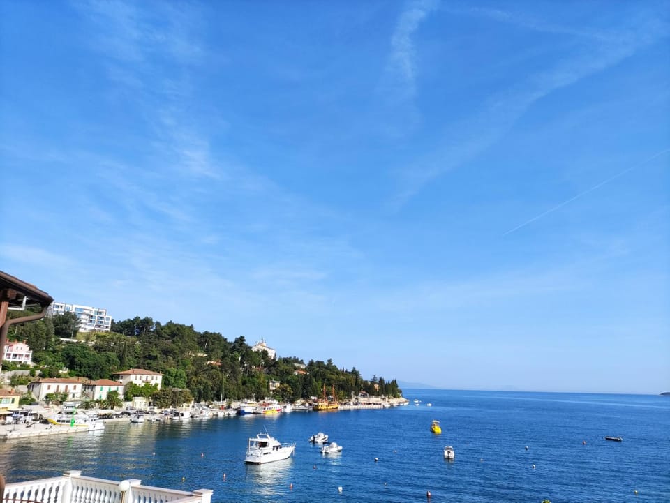 City view, Sea view