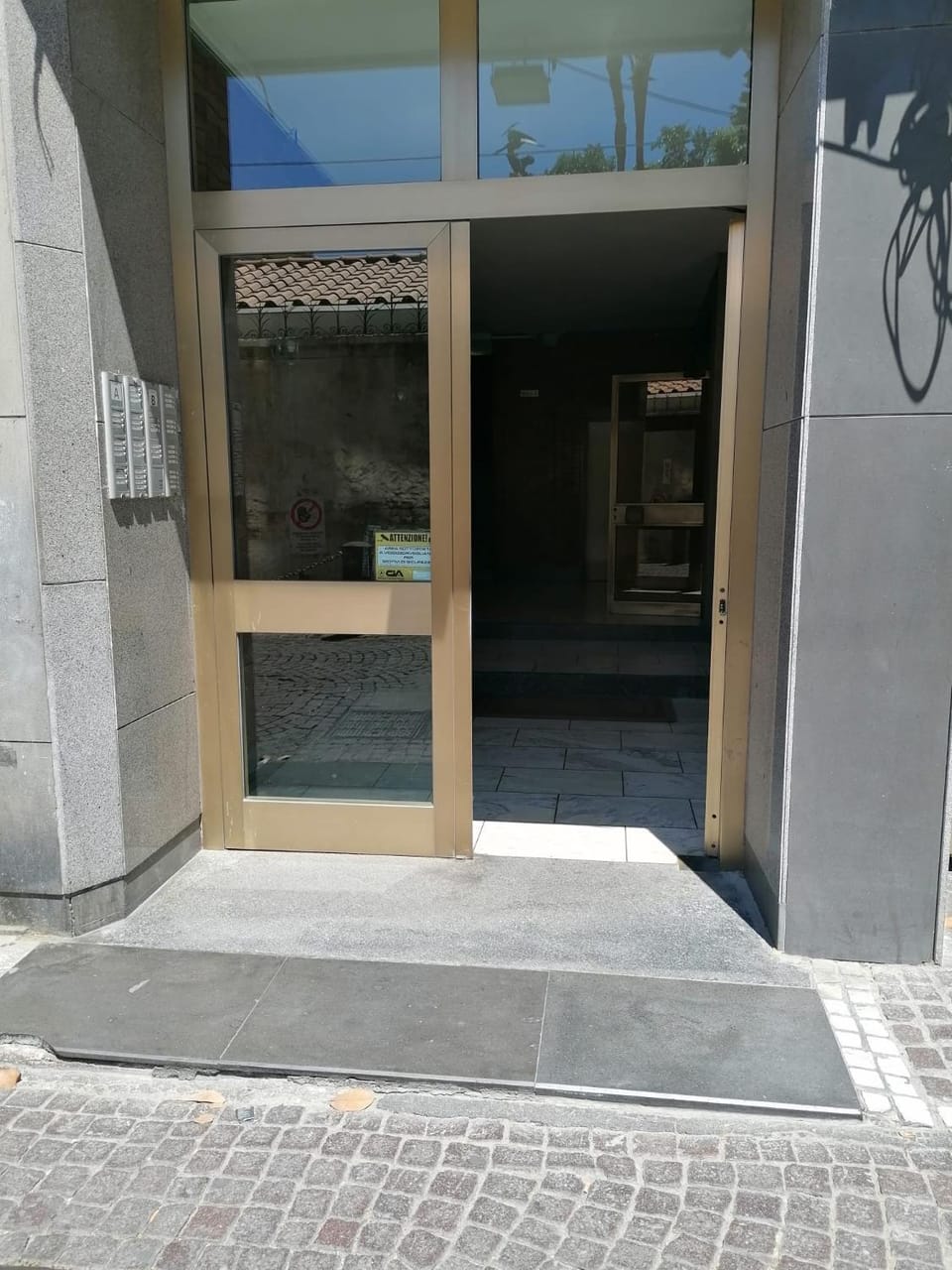 Facade/entrance