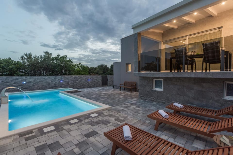 Balcony/Terrace, Swimming pool, Sunset, sunbed