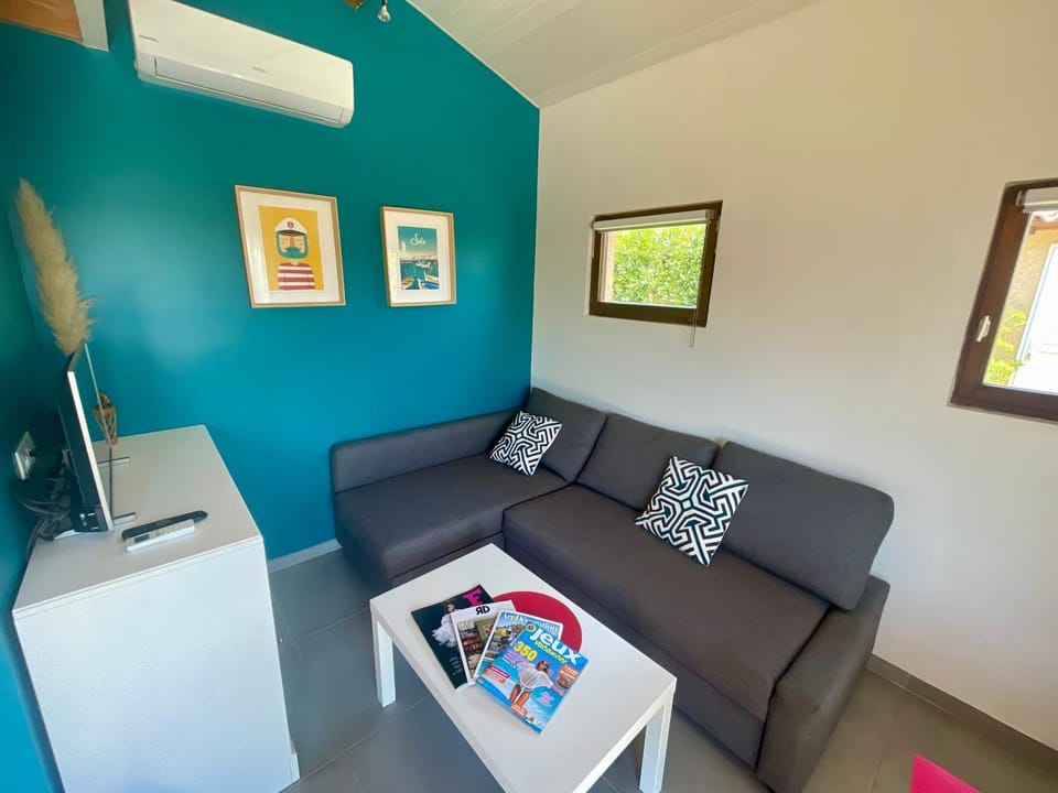 Annexe des Pins - studio gîte avec piscine & climatisation Bed and Breakfast in Béziers