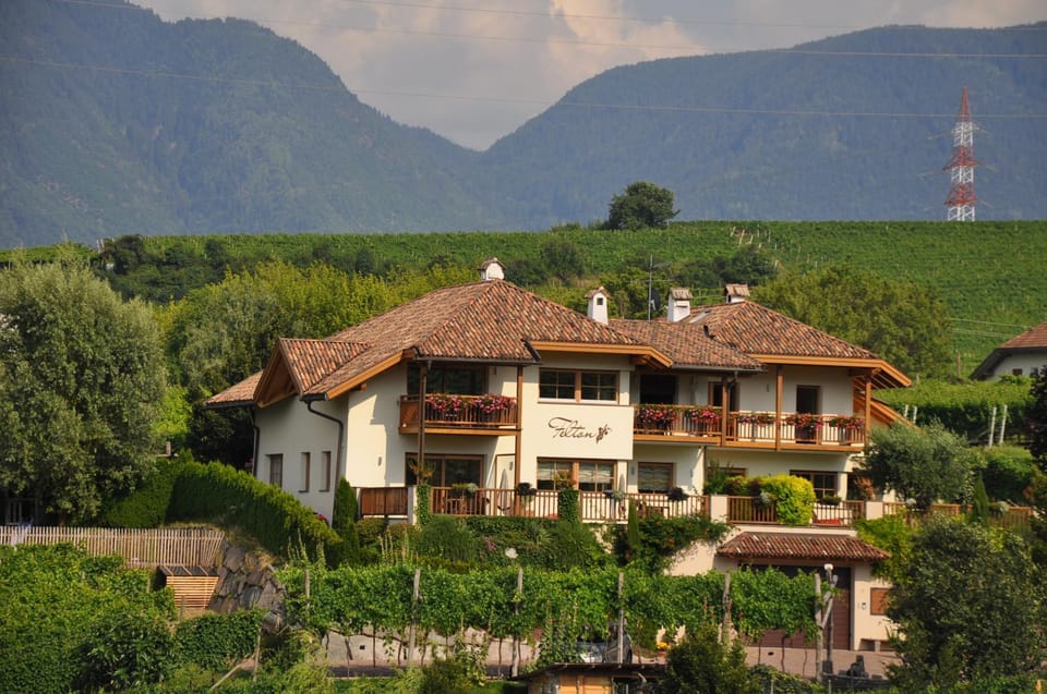 Property building, Day, Natural landscape, Balcony/Terrace
