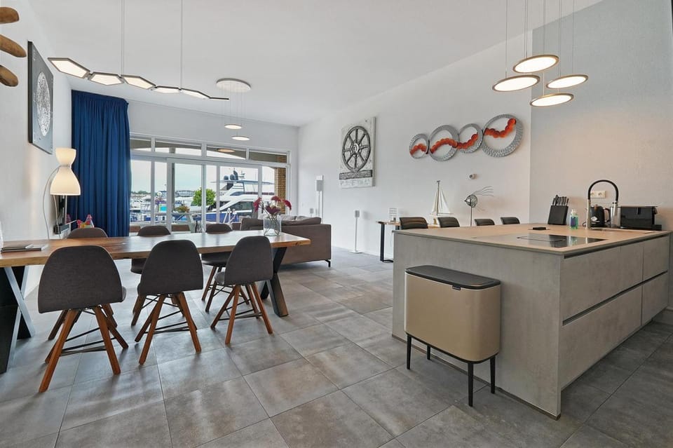 Kitchen or kitchenette, Living room, Seating area