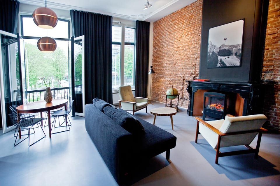 Seating area, Dining area, fireplace