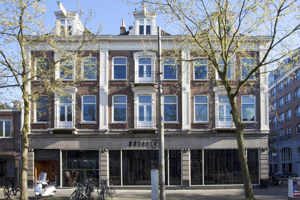Property building, Facade/entrance, Day