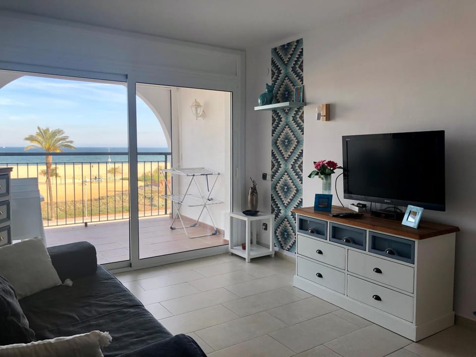 TV and multimedia, View (from property/room), Balcony/Terrace, Living room, Sea view