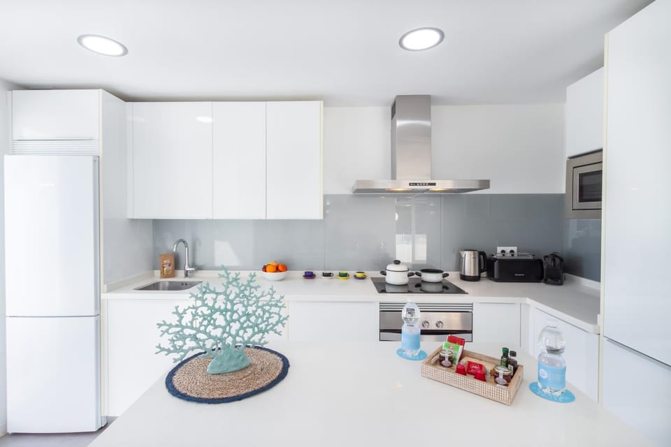 Kitchen or kitchenette, Dining area, stove