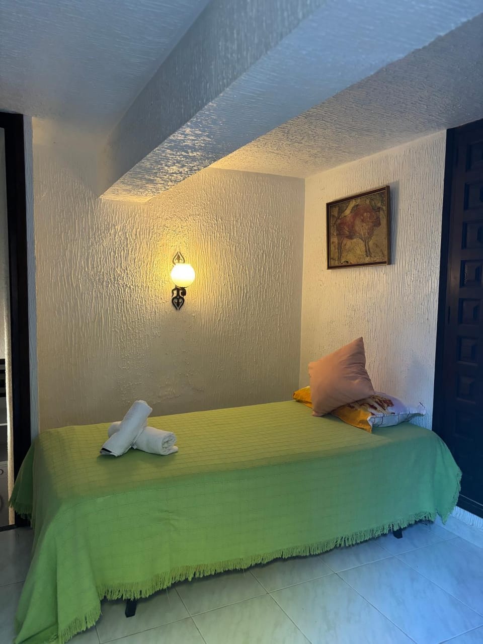 Bed, Photo of the whole room, Bedroom, towels