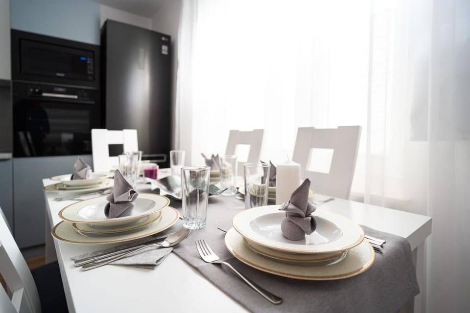 Kitchen or kitchenette, Dining area, minibar