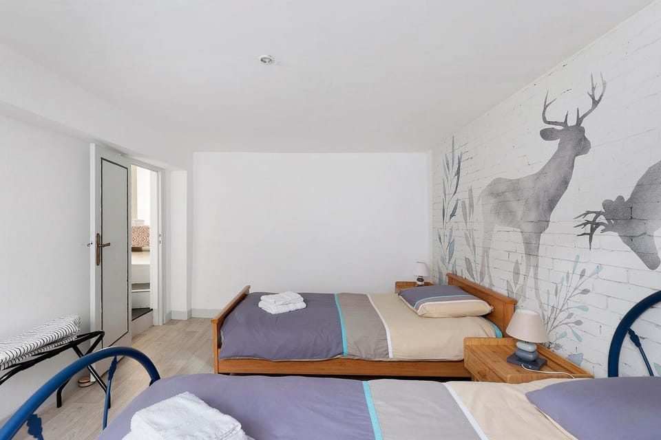 Property building, Living room, Bedroom