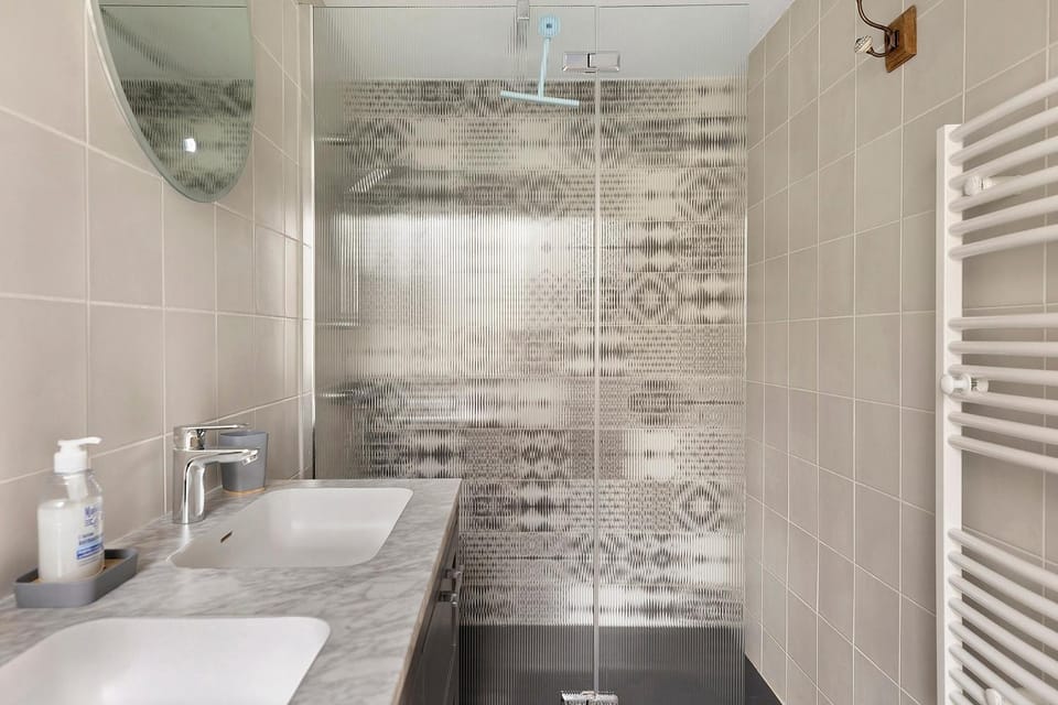 Bathroom, Living room