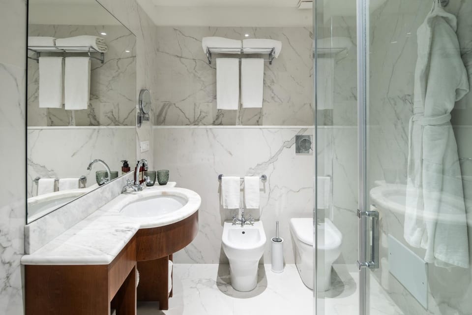 Shower, Bathroom, towels
