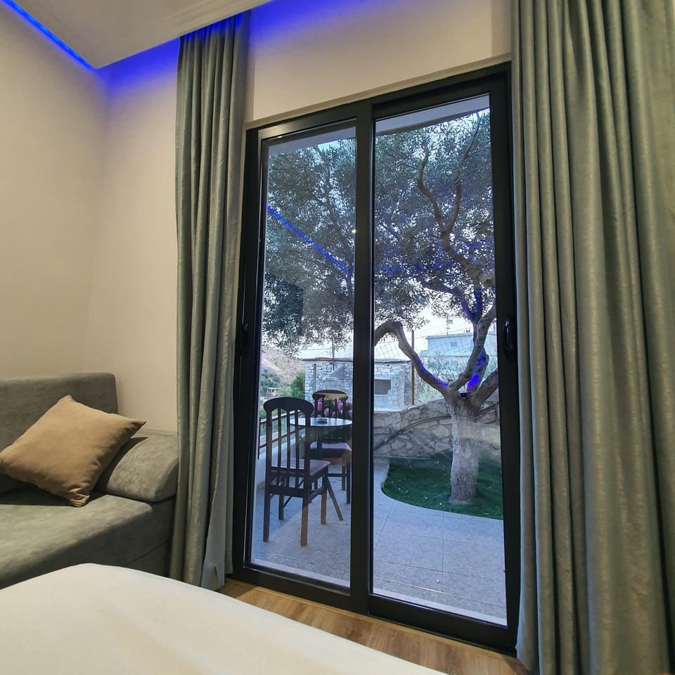 Balcony/Terrace, Garden view
